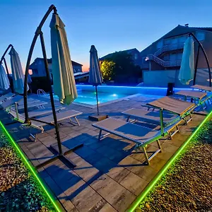  Appartement Lea With Pool